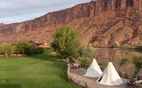 Red Cliffs Lodge